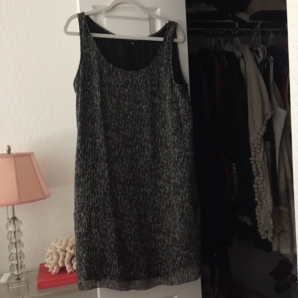 Eileen Fisher silm Black pattern dress L. New.